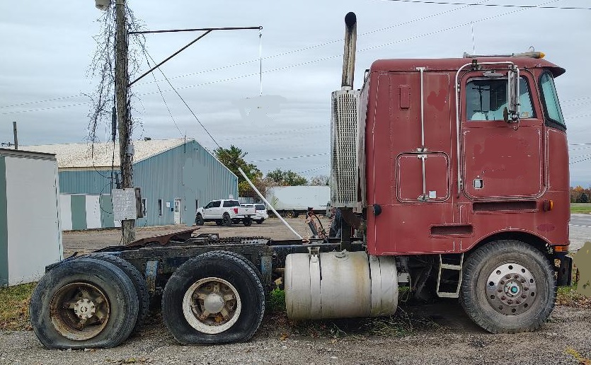 1981 PETERBILT Cabover - Image 6